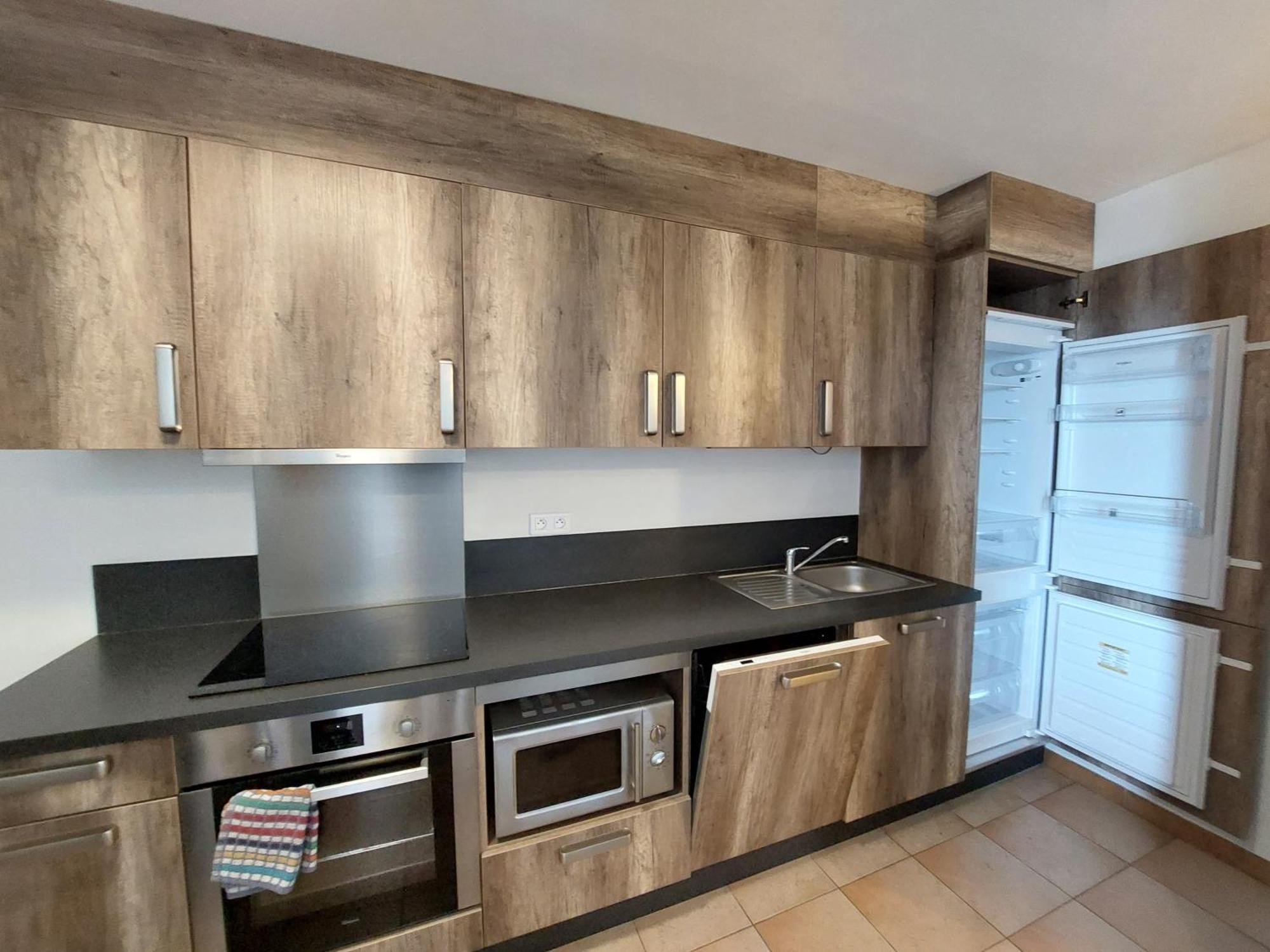 Hellebore Apartment *